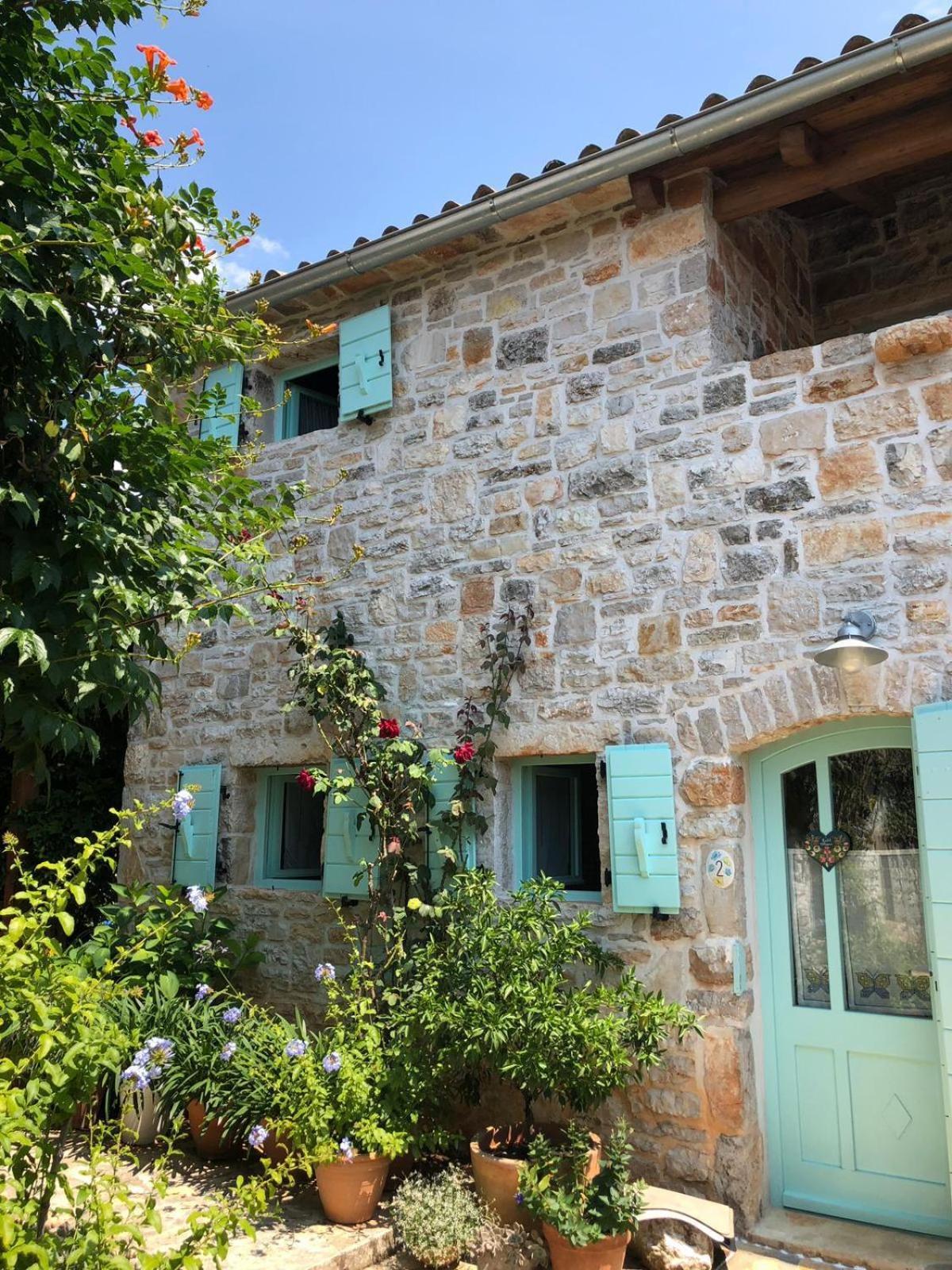 Domos Selene Casa Delle Farfalle Tinjan Exterior photo